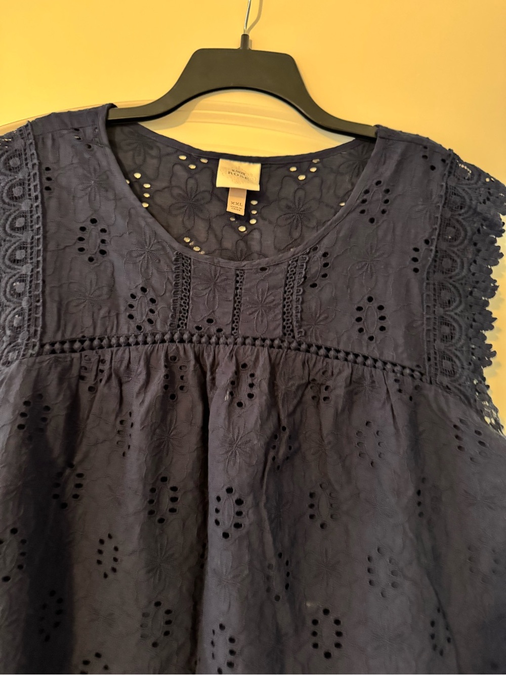 Knox Rose Navy Eyelet Lace Trim Sleeveless Top - Picture 2 of 8